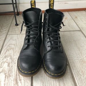 8 eye Doc martens black smooth leather